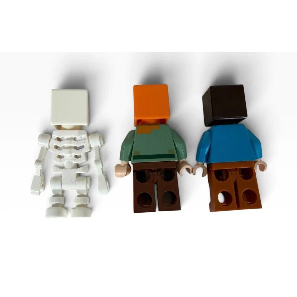 Minecraft Lego 21144 Assorted Lot of Pieces from Set and 3 Minifigures